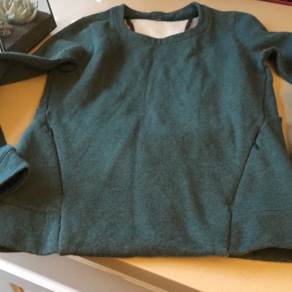Awesome LULULEMON Go endeavor open back sweatshirt